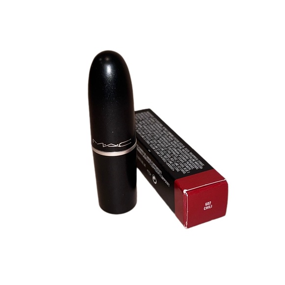 MAC • Matte Lipstick • Color: CHILI - Picture 3 of 7